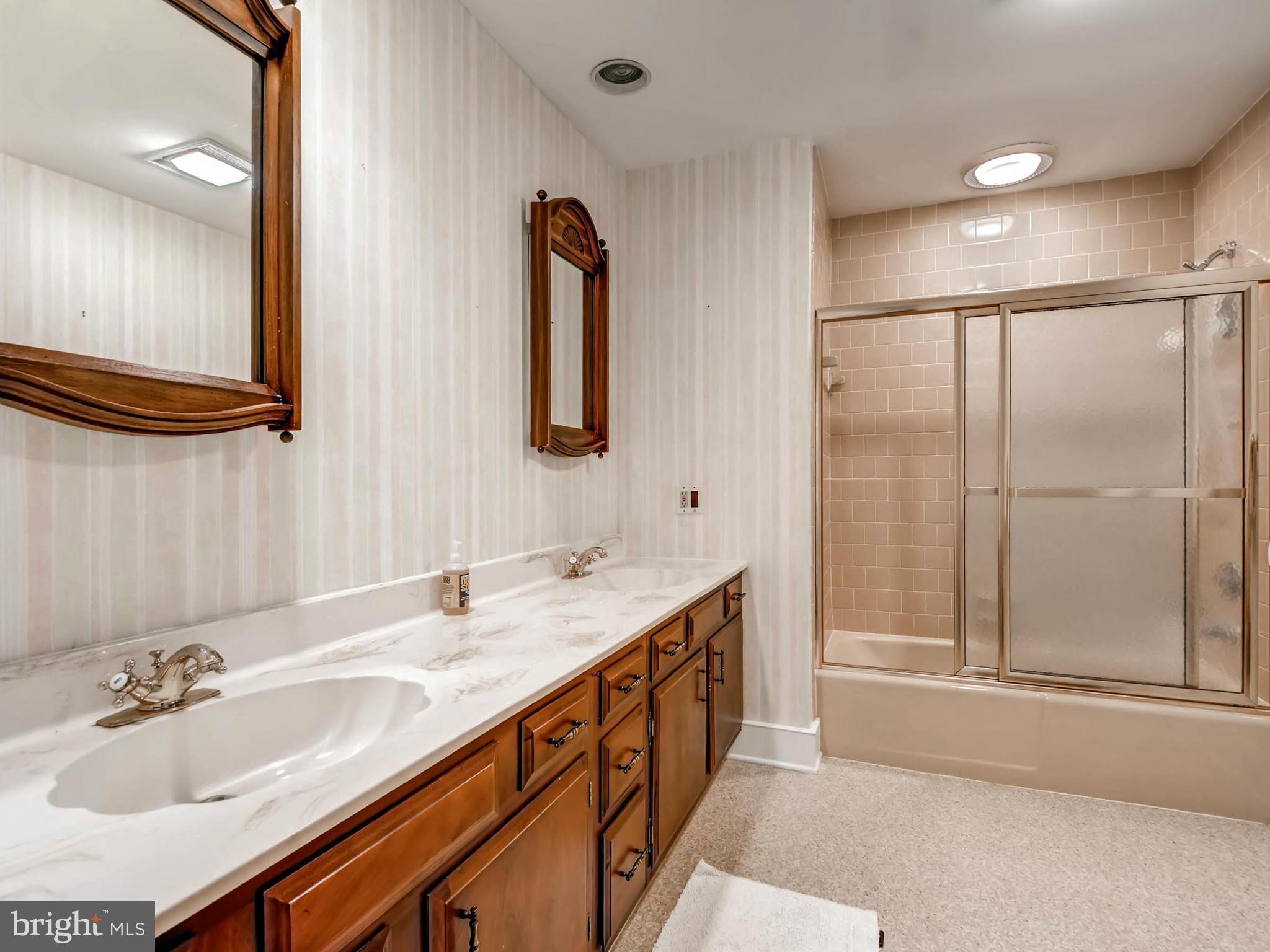 3206 Vance Road Monkton, MD 21111 - Photo 19 of 30 2nd Bathroom with Tub