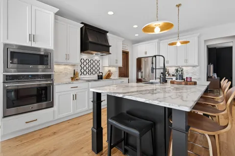 $1,039,900 | W79N417 Ridgeway Lane, Cedarburg, WI 53012