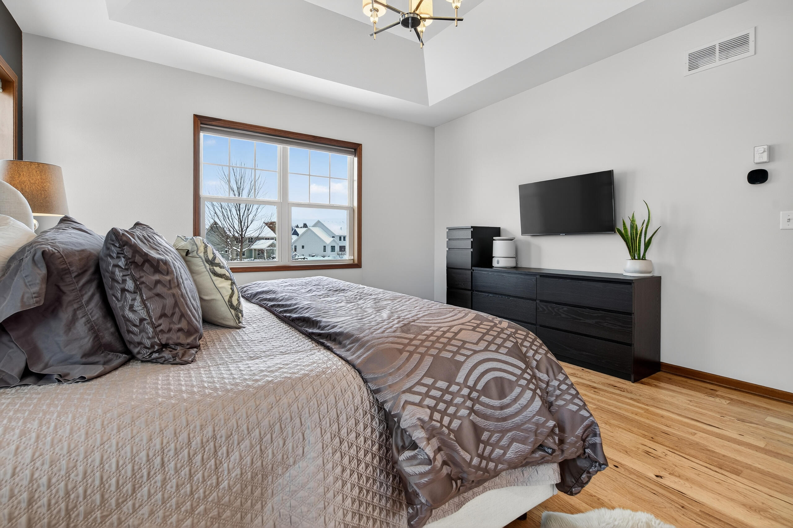 W79N417 Ridgeway Lane Cedarburg, WI 53012 - Photo 17 of 35 Main Bedroom