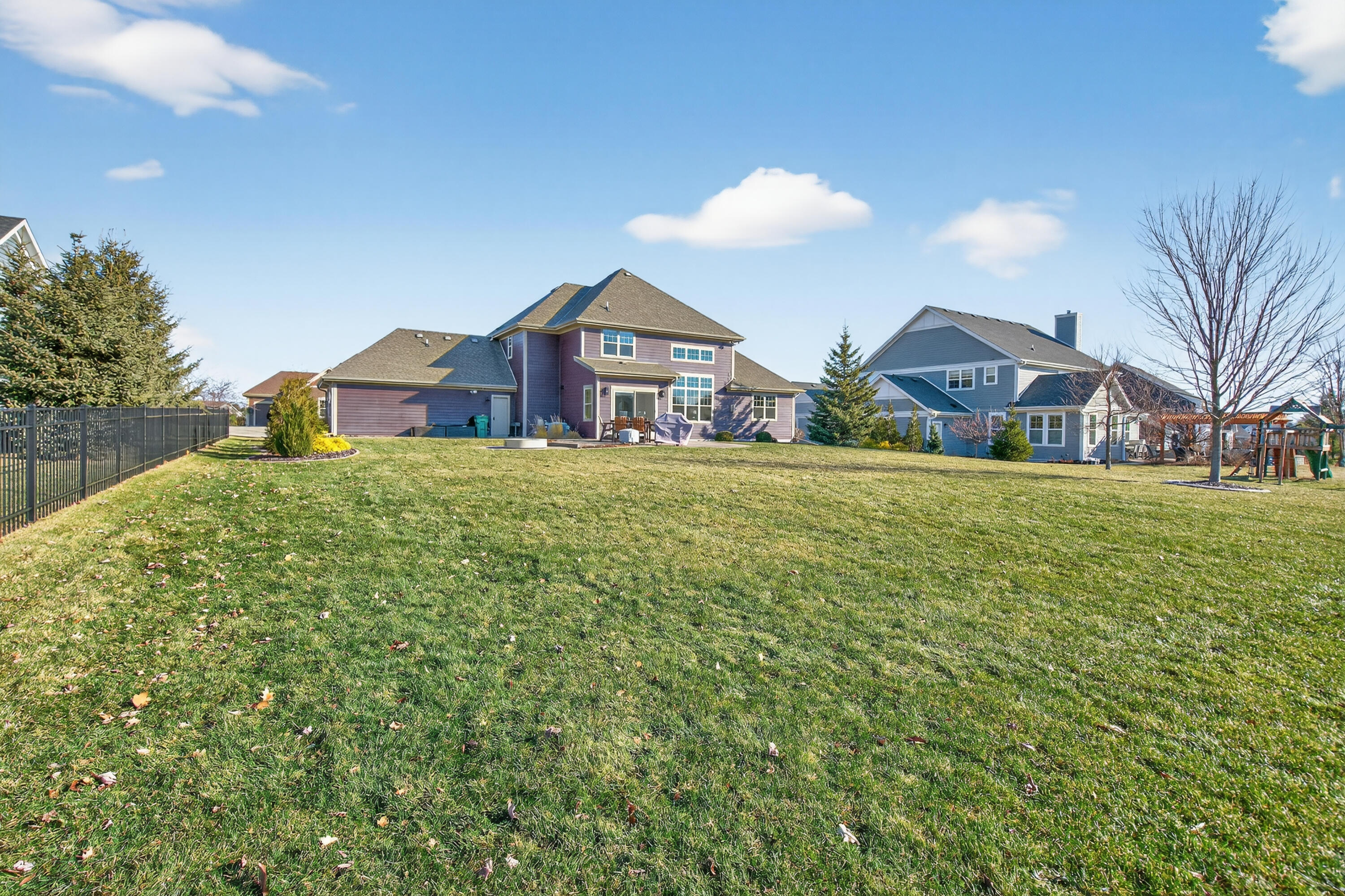 W79N417 Ridgeway Lane Cedarburg, WI 53012 - Photo 30 of 35 Backyard