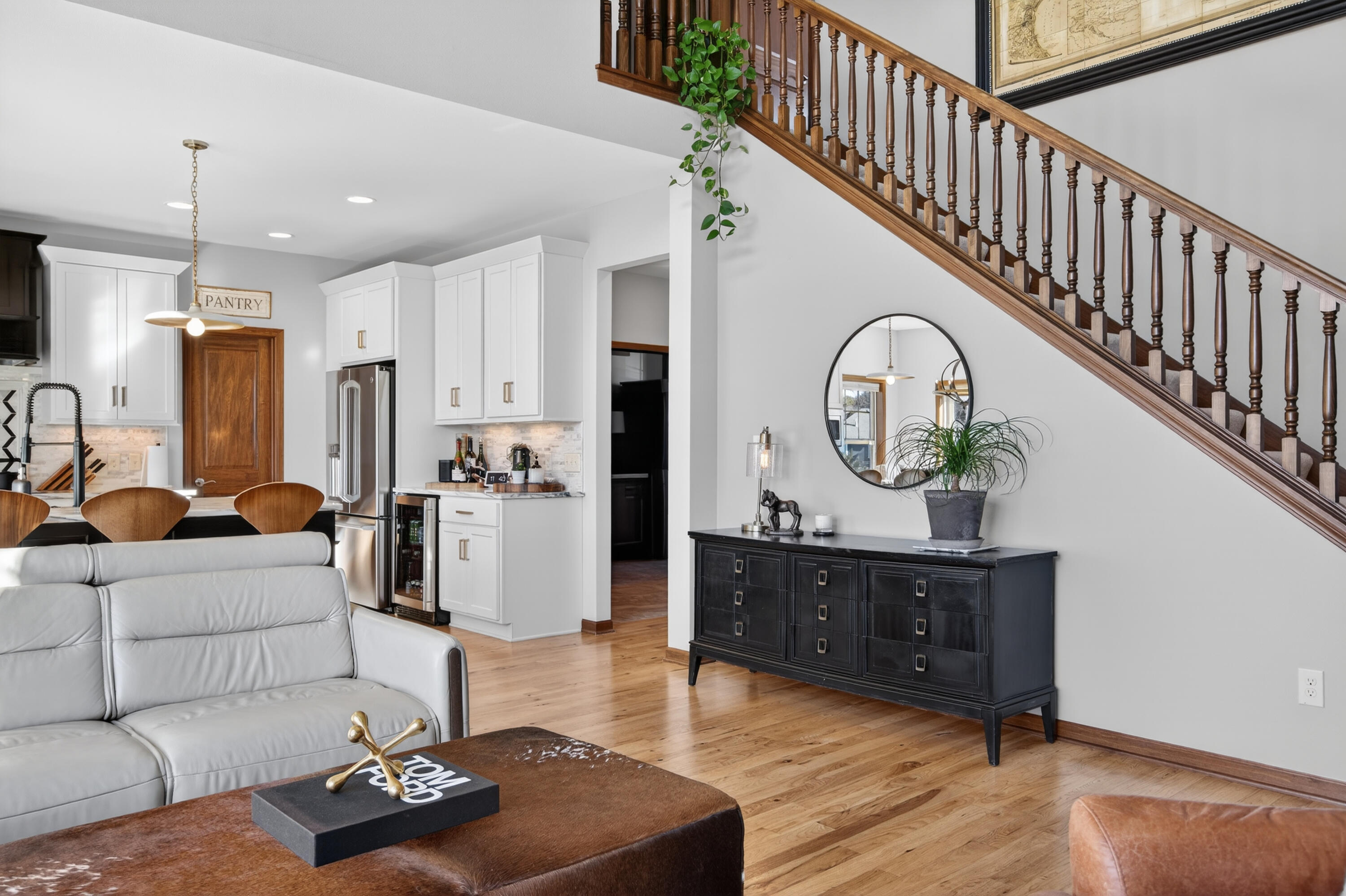 W79N417 Ridgeway Lane Cedarburg, WI 53012 - Photo 3 of 35 Living Room