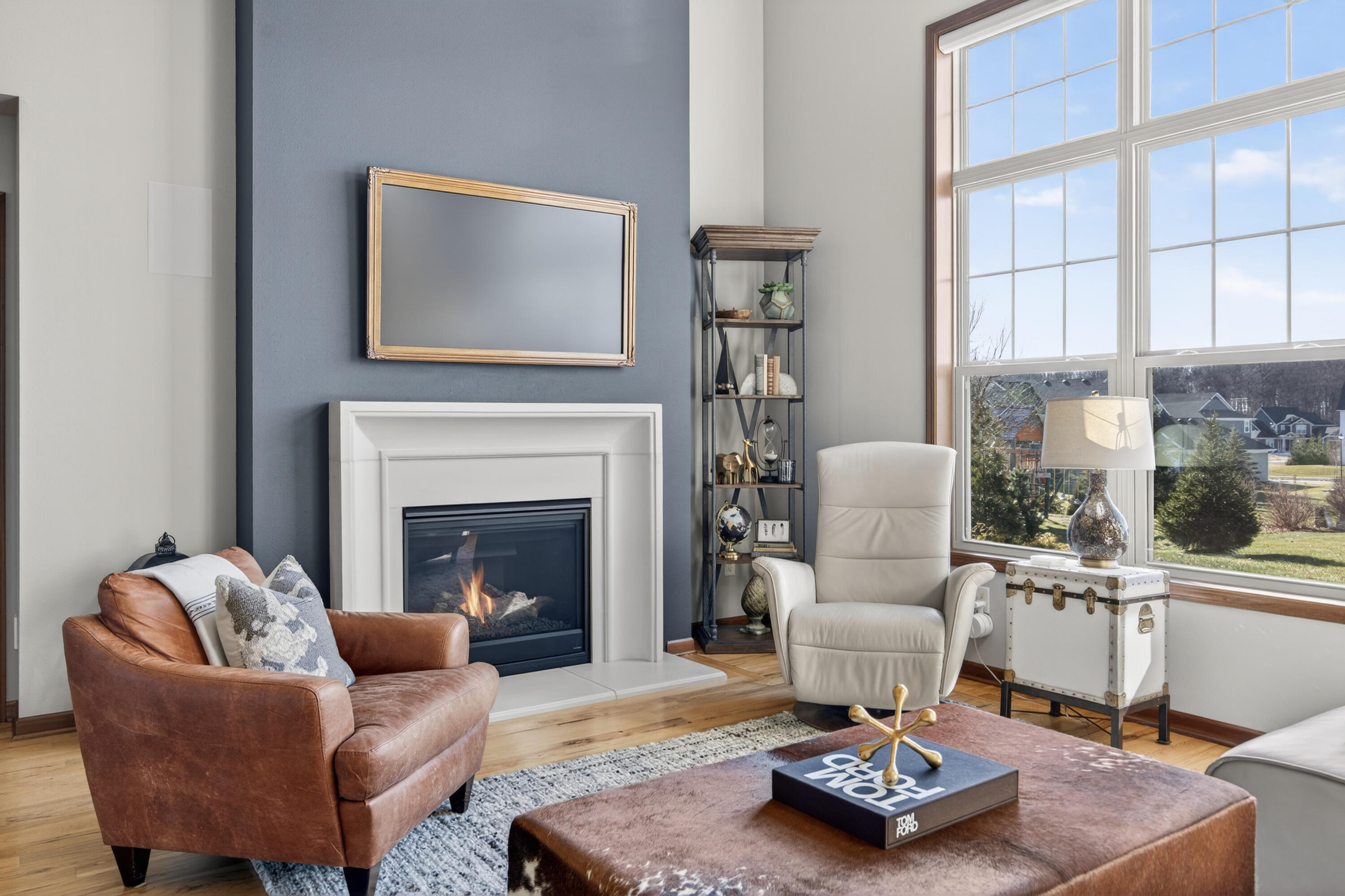 W79N417 Ridgeway Lane Cedarburg, WI 53012 - Photo 5 of 35 Living Room