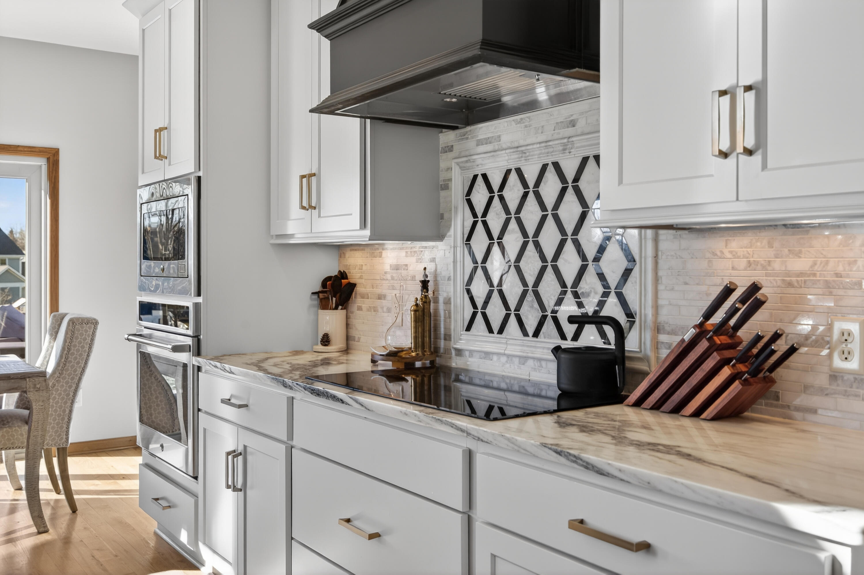 W79N417 Ridgeway Lane Cedarburg, WI 53012 - Photo 9 of 35 Kitchen