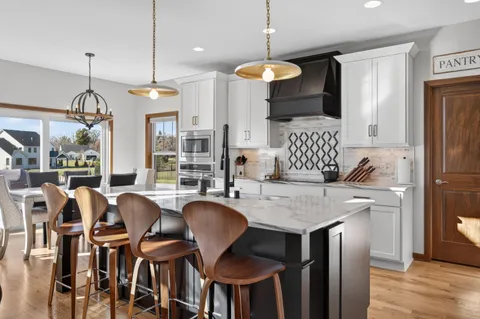 $1,039,900 | W79N417 Ridgeway Lane, Cedarburg, WI 53012