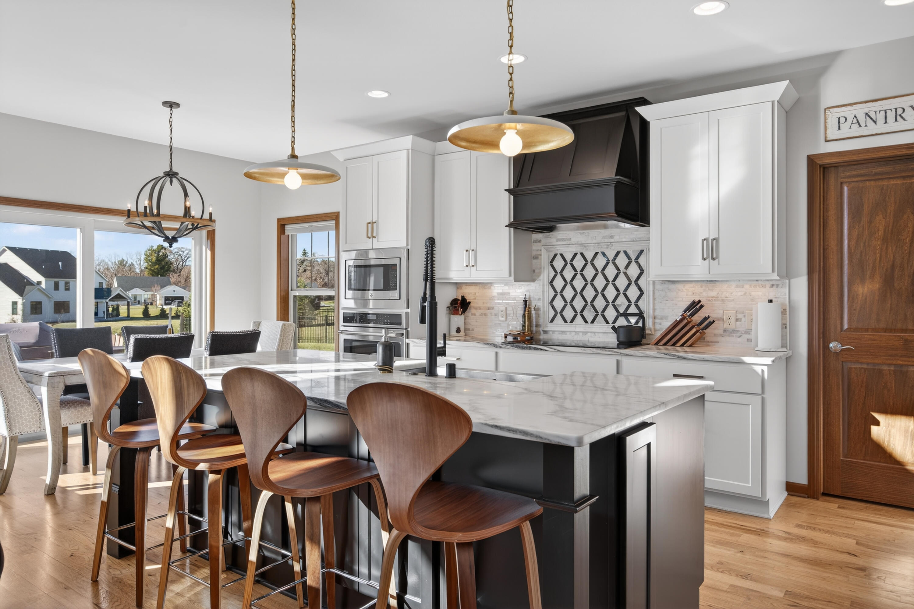 W79N417 Ridgeway Lane Cedarburg, WI 53012 - Photo 10 of 35 Kitchen