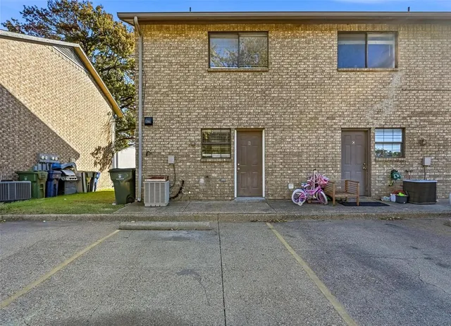 $1,250 | 2710 Wimbledon Court, Unit D, Garland, TX 75041