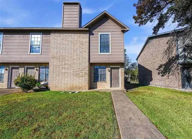$1,250 | 2710 Wimbledon Court, Unit D, Garland, TX 75041