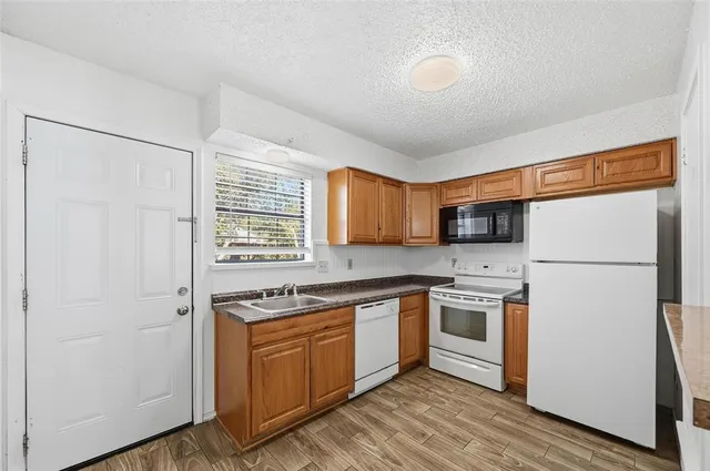 $1,250 | 2710 Wimbledon Court, Unit D, Garland, TX 75041