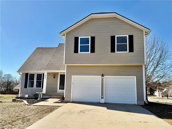 $409,000 | 824 South Elk Lane, Bonner Springs, KS 66012