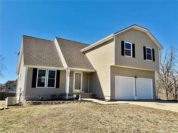 $409,000 | 824 South Elk Lane, Bonner Springs, KS 66012