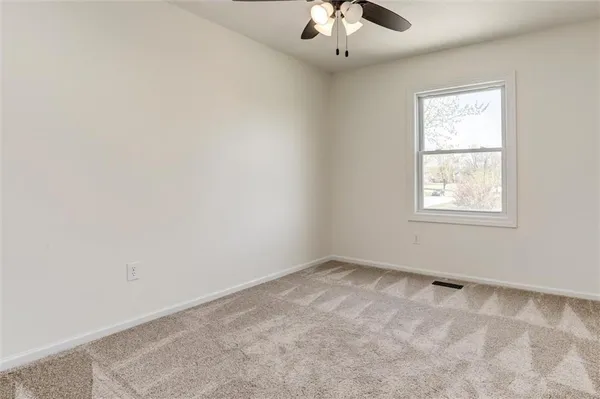 $409,000 | 824 South Elk Lane, Bonner Springs, KS 66012