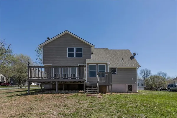 $409,000 | 824 South Elk Lane, Bonner Springs, KS 66012