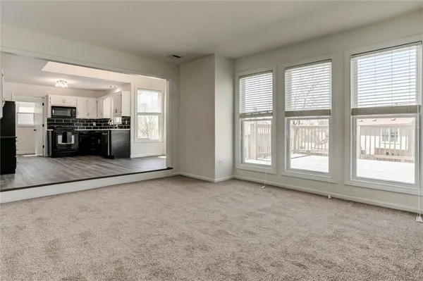 $409,000 | 824 South Elk Lane, Bonner Springs, KS 66012