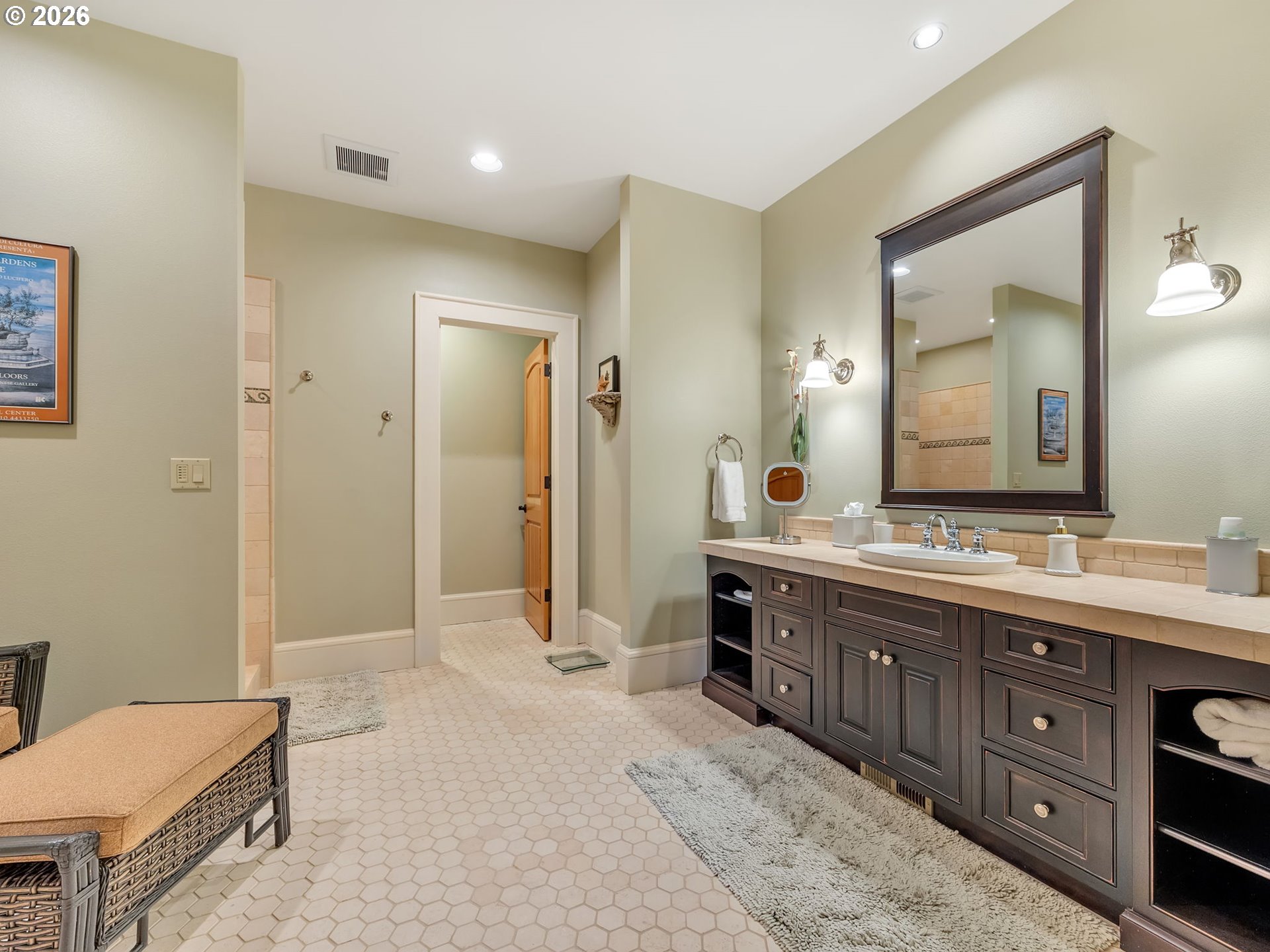 89079 Pinehurst Road Warrenton, OR 97146 - Photo 32 of 46 a spacious bathroom with a double vanity sink mirror and double