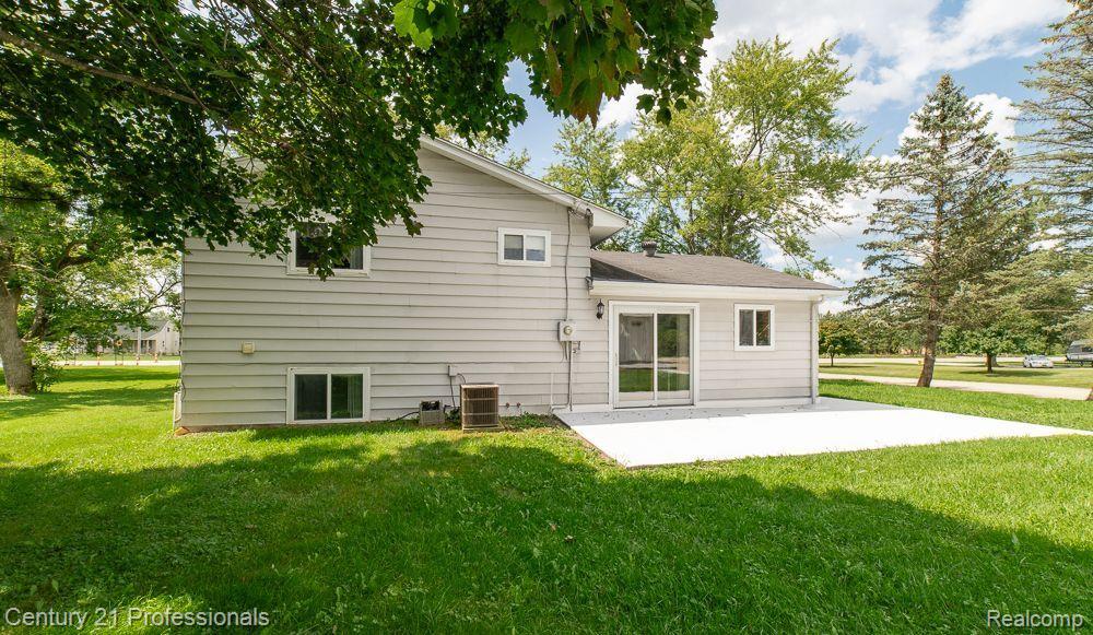8119 Fenton Road Grand Blanc, MI 48439 - Photo 30 of 33
