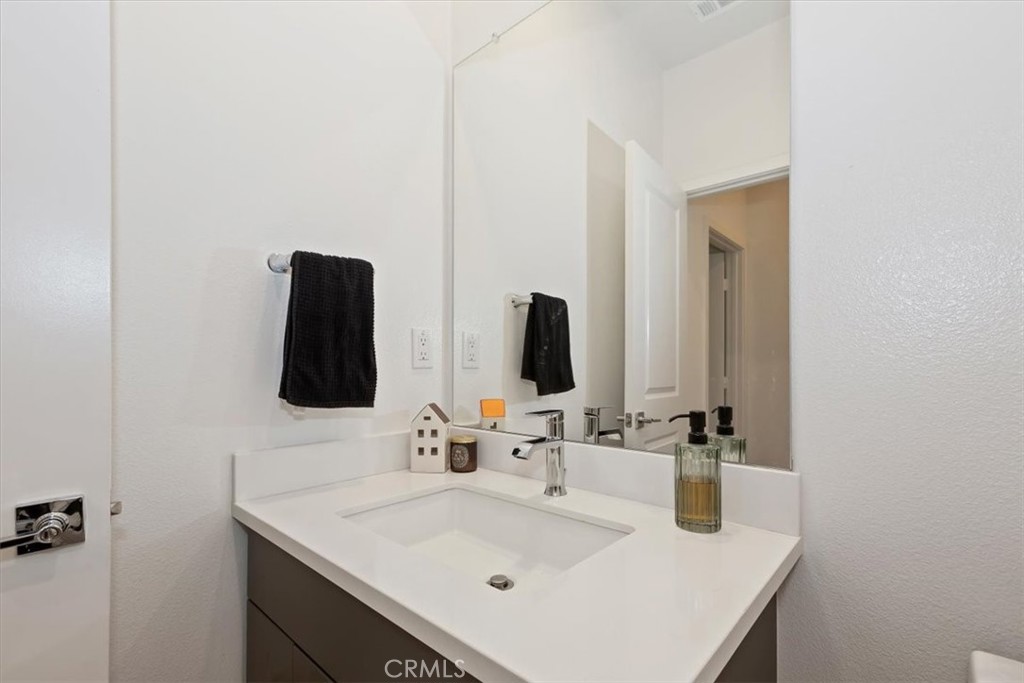 360 Elizabeth Court Rialto, CA 92377 - Photo 18 of 41