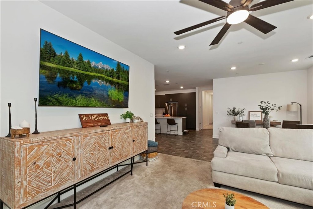 360 Elizabeth Court Rialto, CA 92377 - Photo 4 of 41