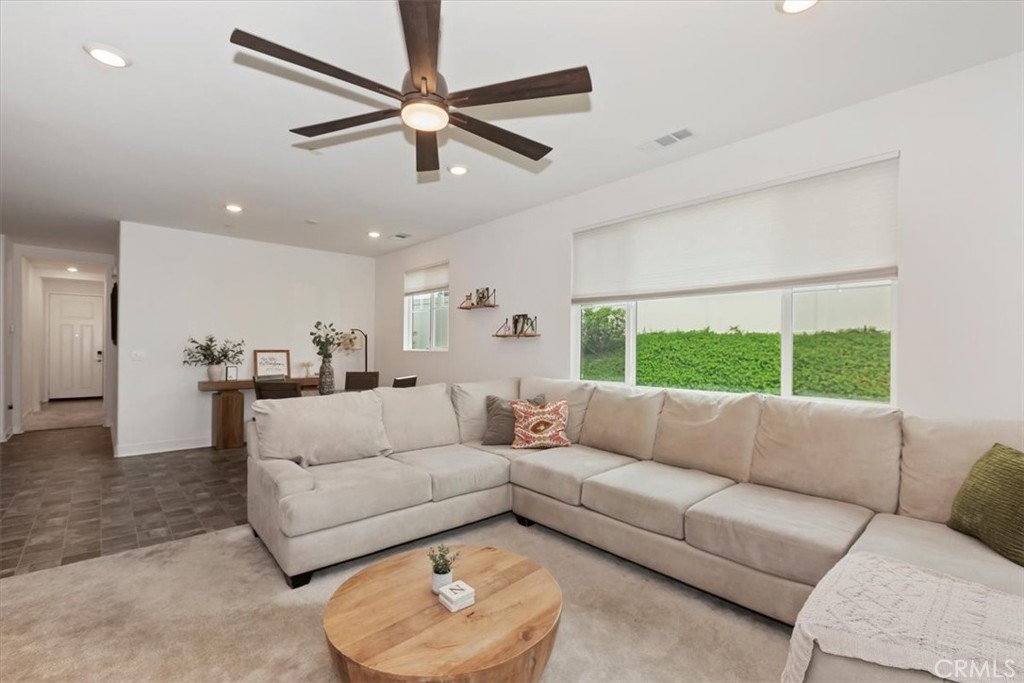 360 Elizabeth Court Rialto, CA 92377 - Photo 5 of 41