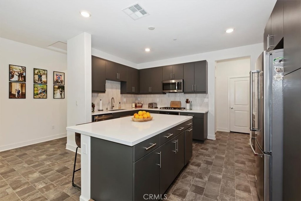 360 Elizabeth Court Rialto, CA 92377 - Photo 7 of 41