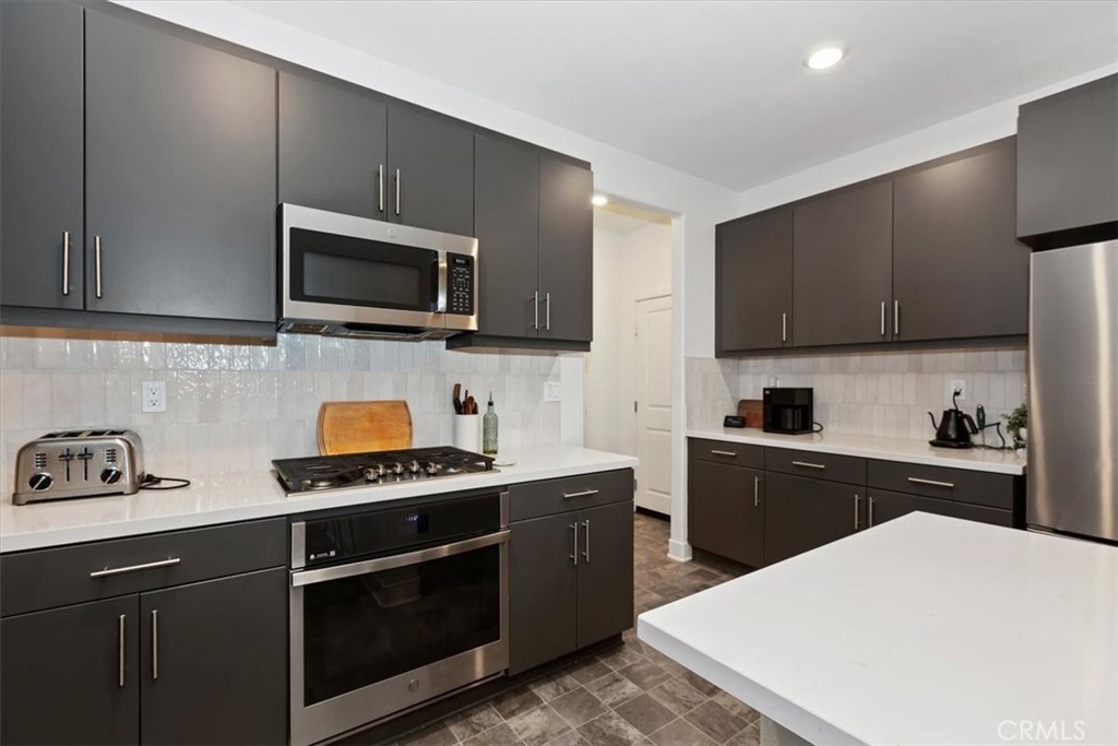 360 Elizabeth Court Rialto, CA 92377 - Photo 9 of 41