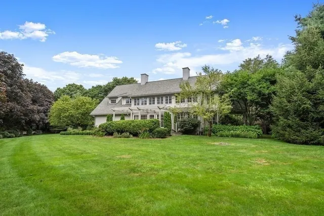 a view of a house with a big yard