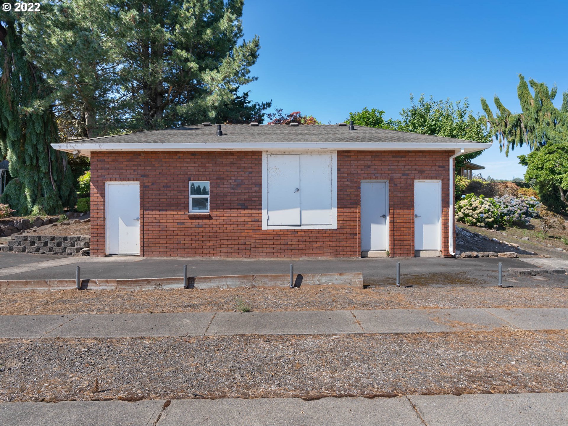 38000 Southwest Nursery Road Cornelius, OR 97113 - Photo 30 of 40 front view of a house with a yard