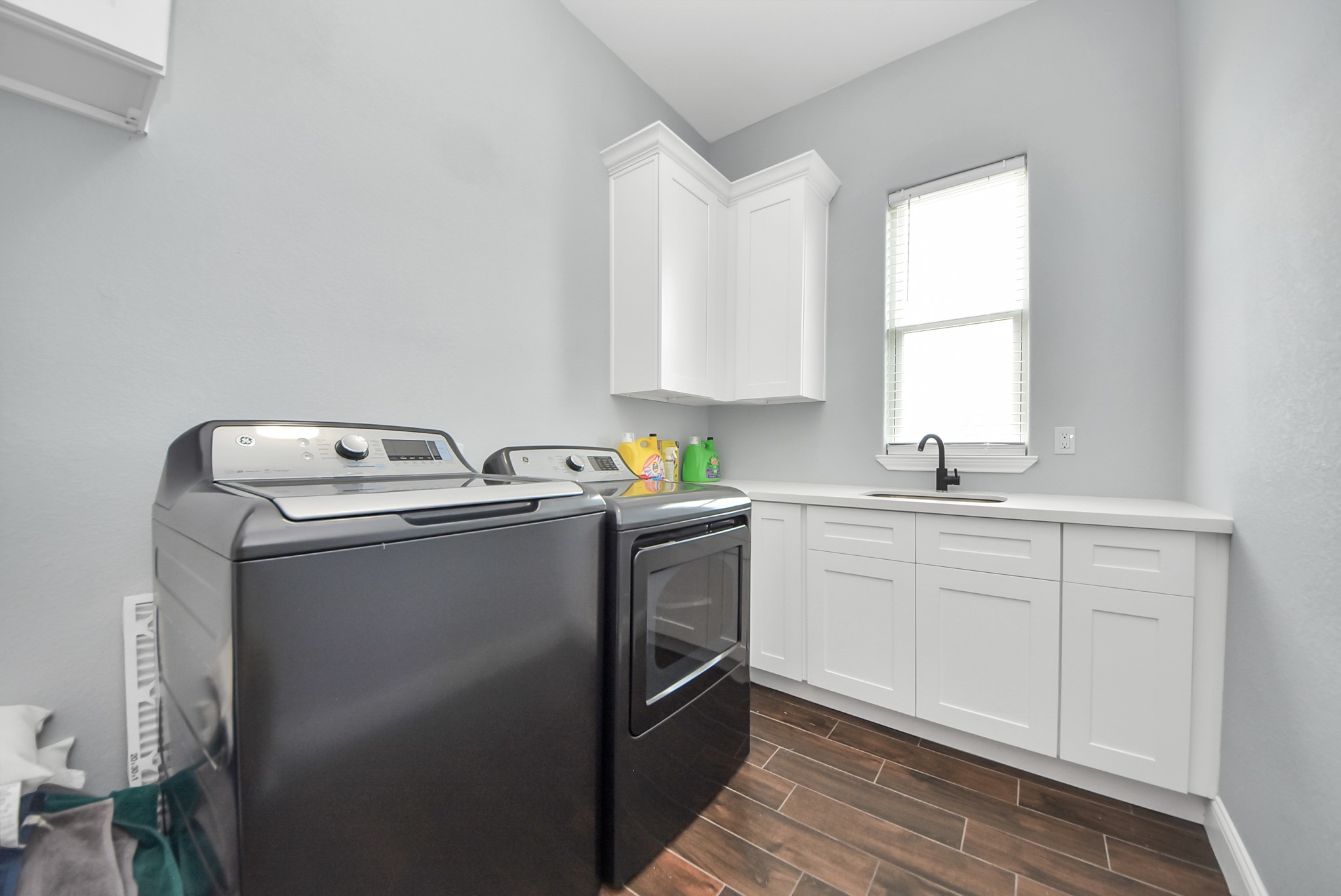 16626 Hamill Drive Rosharon, TX 77583 - Photo 31 of 42 UTILITY ROOM