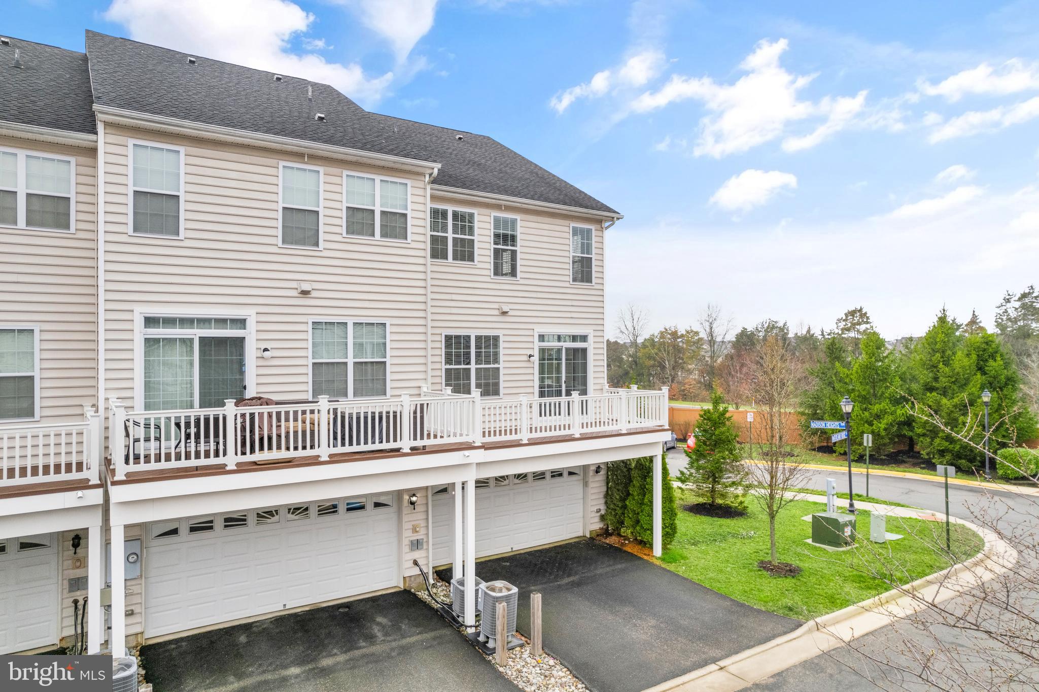 42988 Atoka Manor Terrace Ashburn, VA 20148 - Photo 45 of 47 a balcony with table and chairs