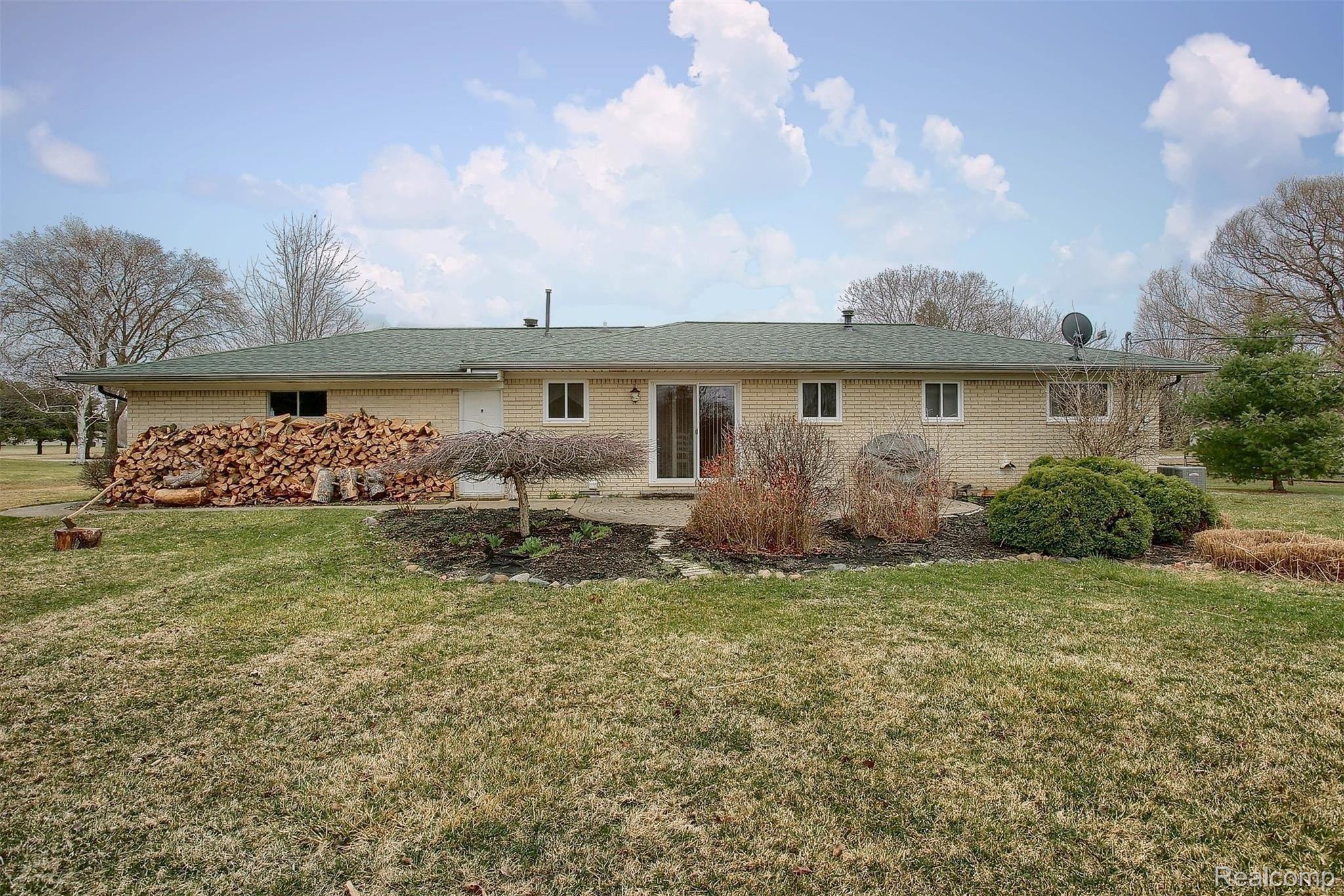 69231 Wolcott Road Armada, MI 48005 - Photo 17 of 24 17-Rear.jpg