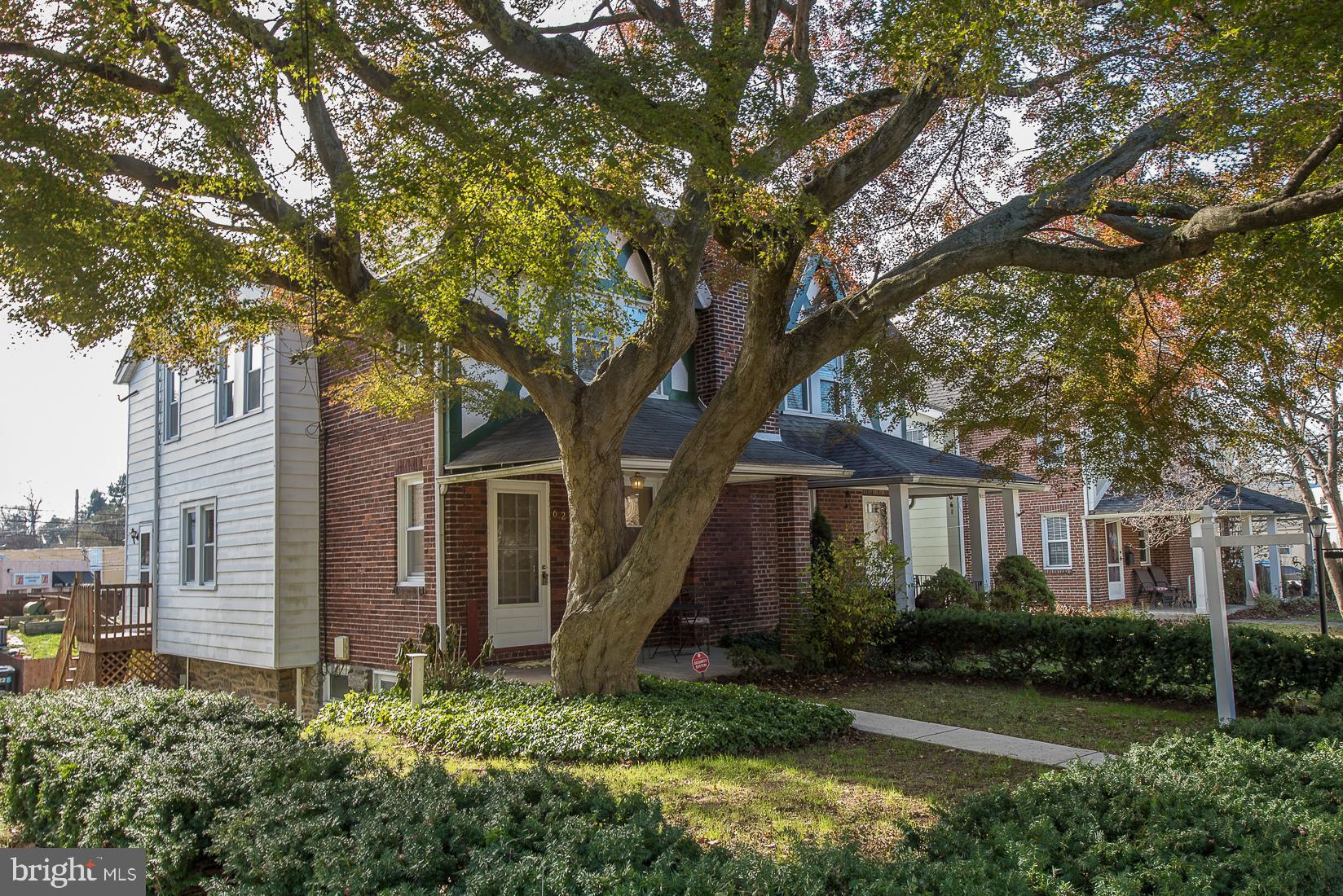 623 Kenilworth Road Ardmore, PA 19003 - Photo 2 of 22 Charming and inviting brick Ardmore Twin