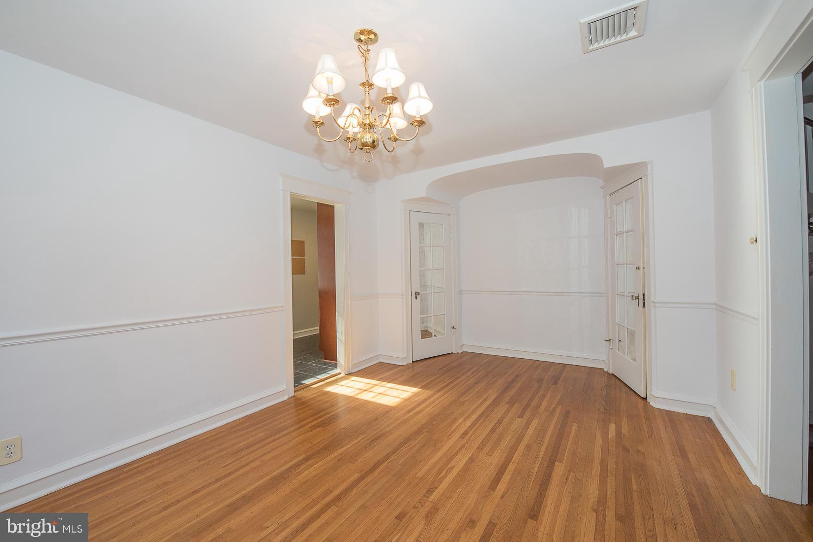 623 Kenilworth Road Ardmore, PA 19003 - Photo 9 of 22 Dining Room with corner cabinet