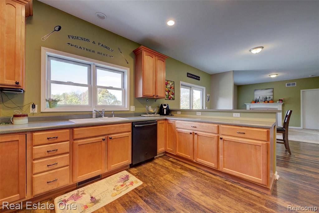 3676 Norton Road Howell, MI 48843 - Photo 5 of 82