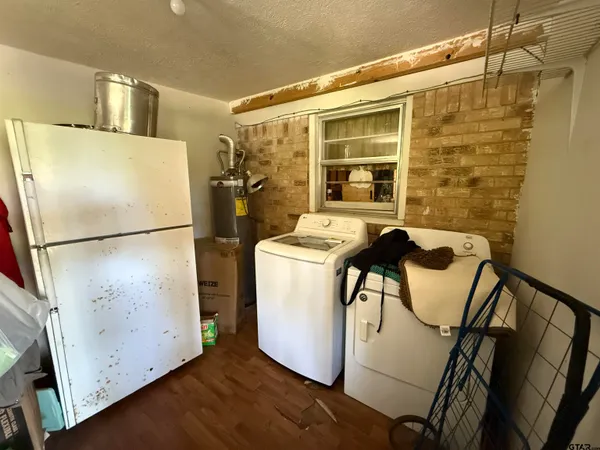 a view of a storage & utility room with washer and dryer