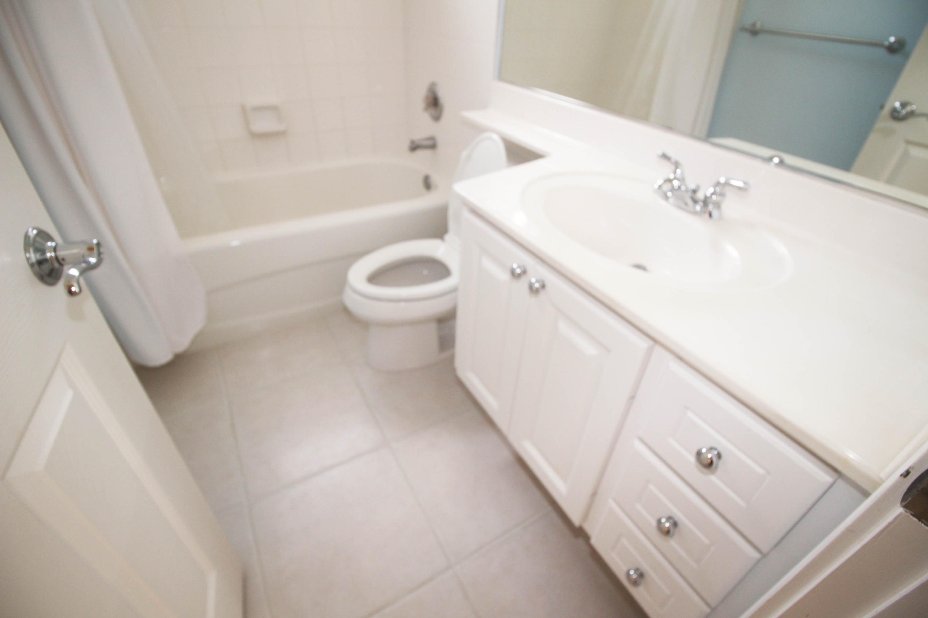 256 San Remo Drive Jupiter, FL 33458 - Photo 12 of 66 a bathroom with a bathtub sink and toilet