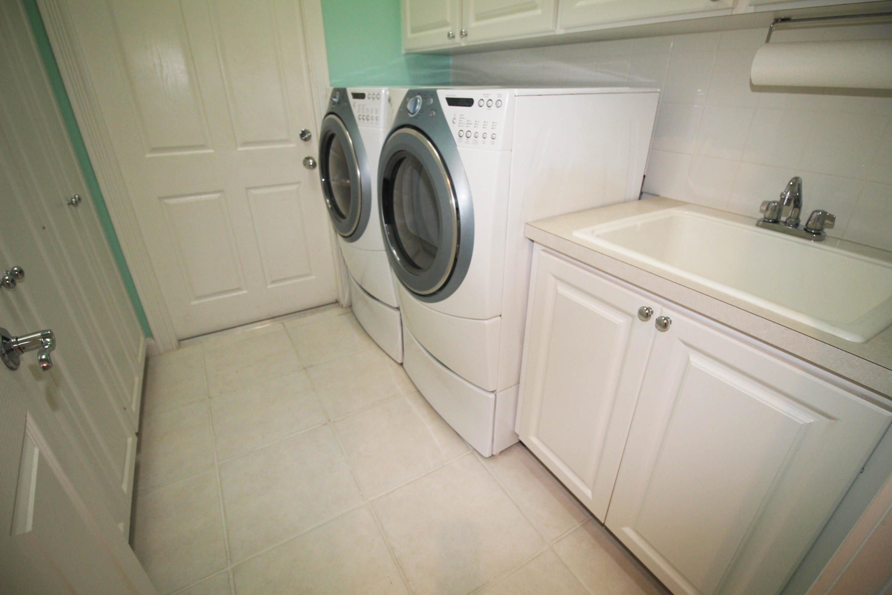 256 San Remo Drive Jupiter, FL 33458 - Photo 19 of 66 a utility room with dryer and washer