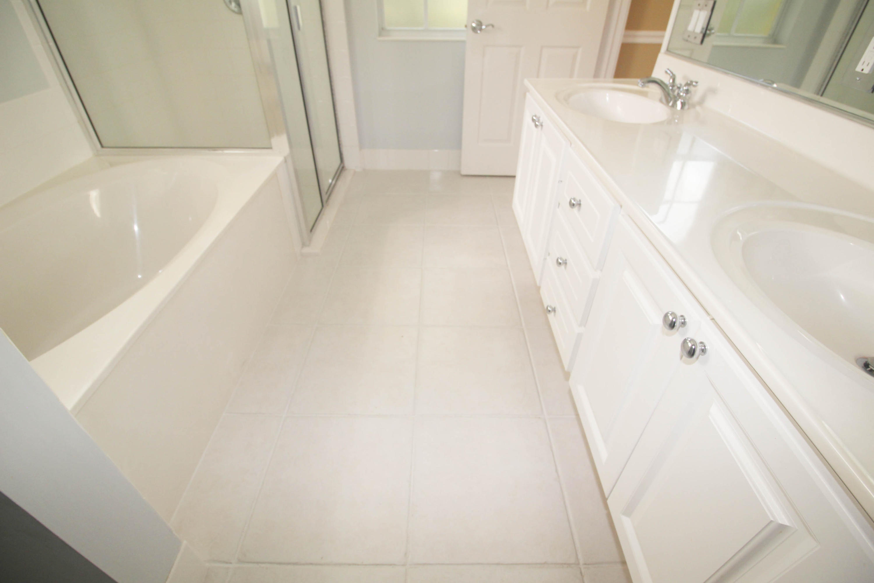 256 San Remo Drive Jupiter, FL 33458 - Photo 28 of 66 a bathroom with a bathtub sink and vanity