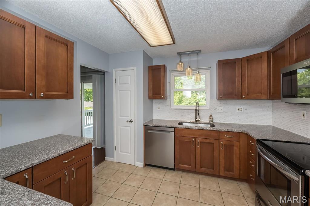 67 Muir Street Eureka, MO 63025 - Photo 10 of 31