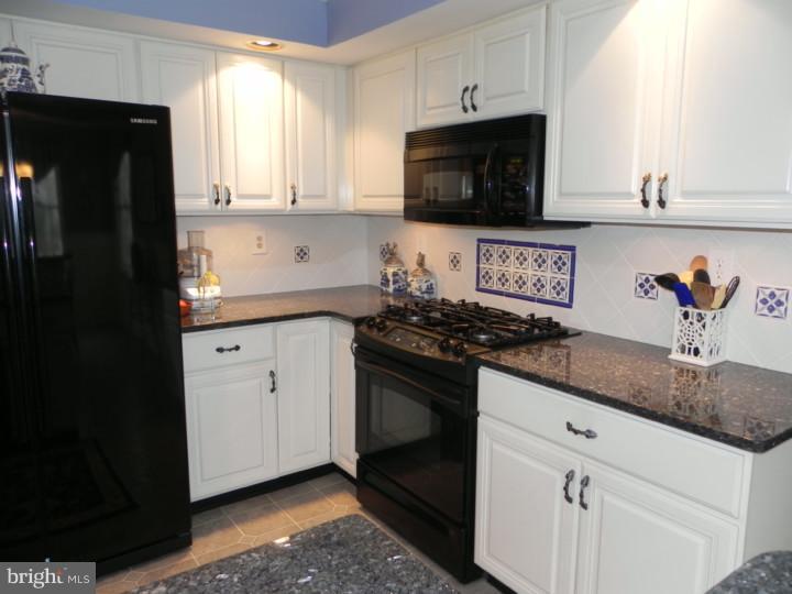 883 Slate Hill Road Yardley, PA 19067 - Photo 11 of 25 Kitchen