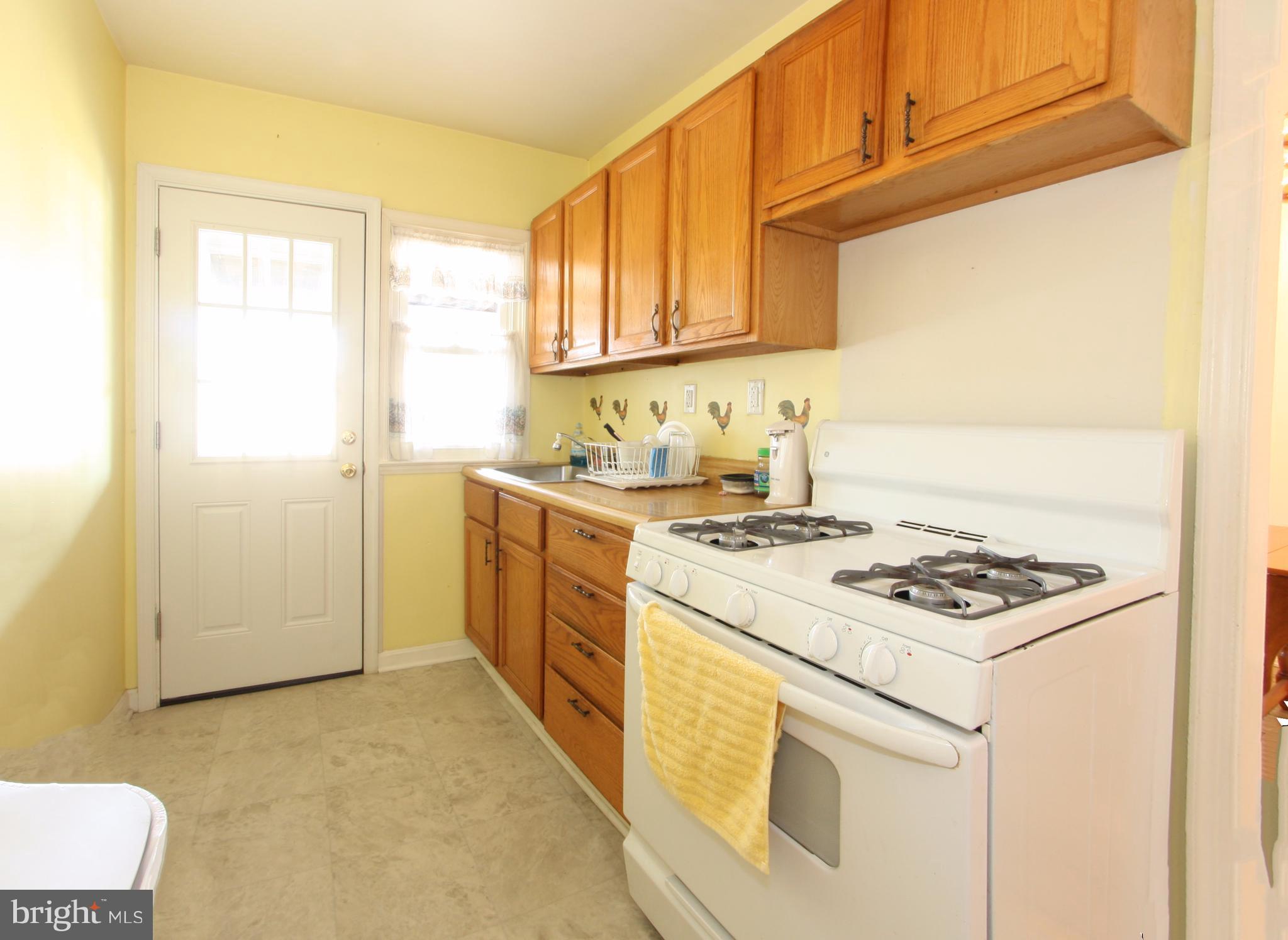 204 Old Riverside Road Baltimore, MD 21225 - Photo 4 of 24 a kitchen with granite countertop a stove sink and cabinets