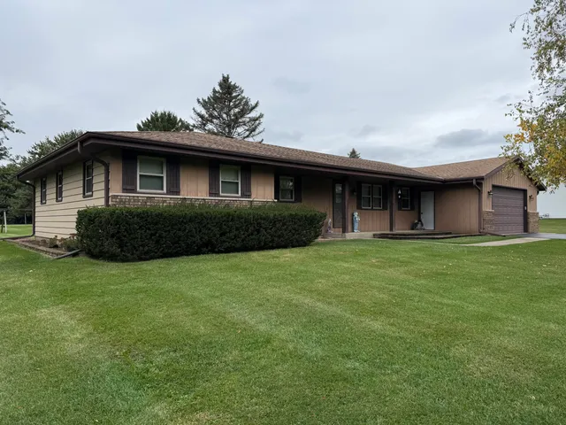 $438,500 | W324-s4055 Bartell Road, Waukesha, WI 53189