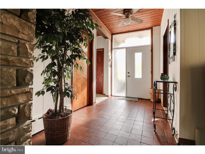 400 Sunset Road Burlington Township, NJ 08016 - Photo 3 of 25 Foyer