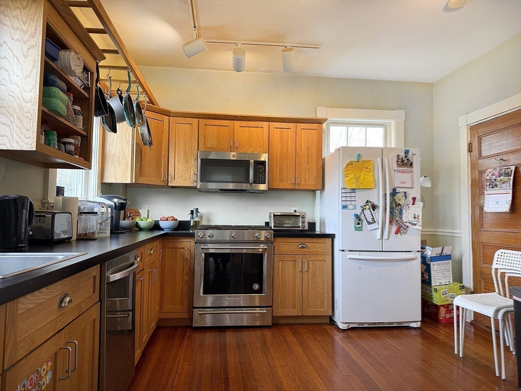 70 Perry Street, Unit 3 Brookline, MA 02446 - Photo 15 of 27
