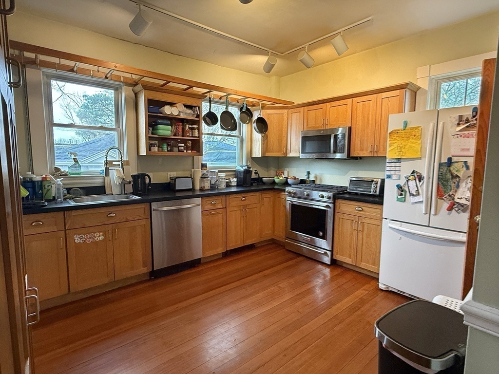 70 Perry Street, Unit 3 Brookline, MA 02446 - Photo 16 of 27