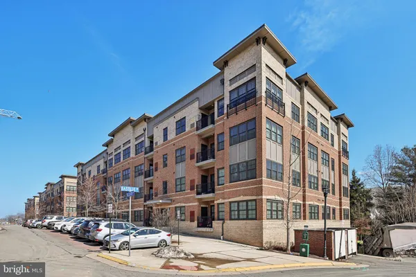 $715,000 | 2907 Bleeker Street, Unit 3206, Fairfax, VA 22031