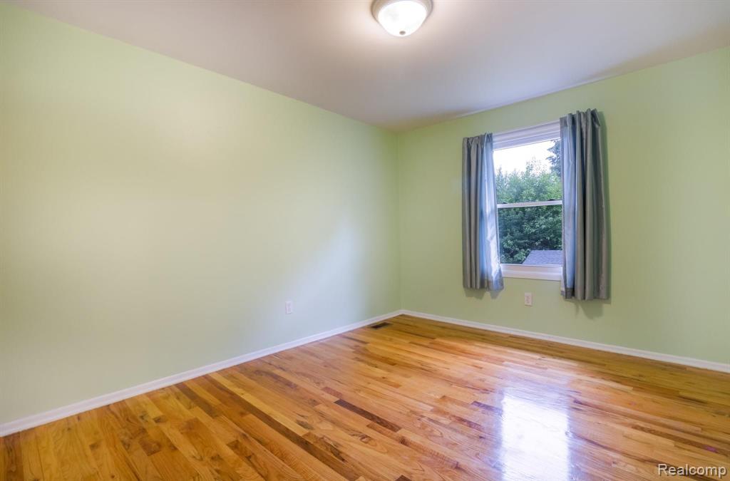 405 Holland Road Flushing, MI 48433 - Photo 9 of 17