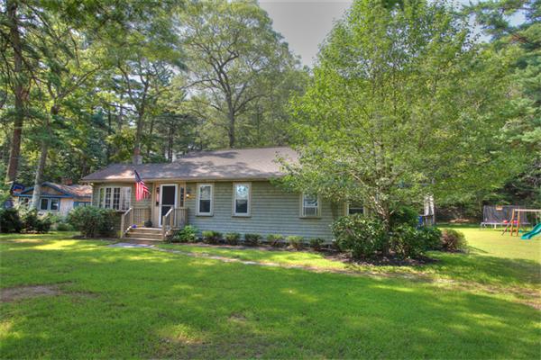 284 Lakeside Road Hanson, MA 02341 - Photo 3 of 17 Gallery Image 3