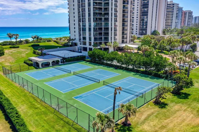 $649,000 | 5380 North Ocean Drive, Unit 5A, Singer Island, FL 33404