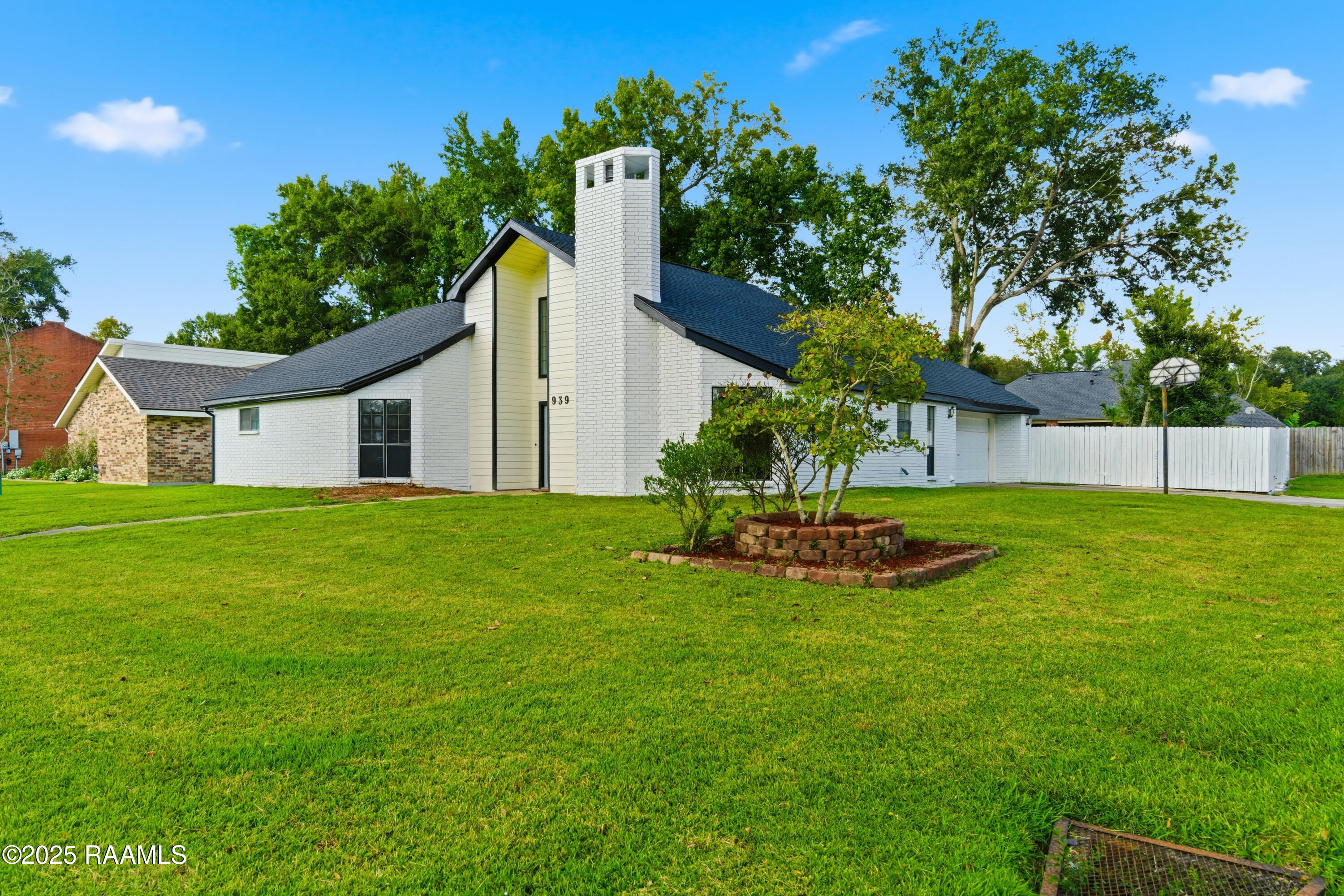 939 Rosedown Lane Lafayette, LA 70503 - Photo 2 of 32 DSC08372