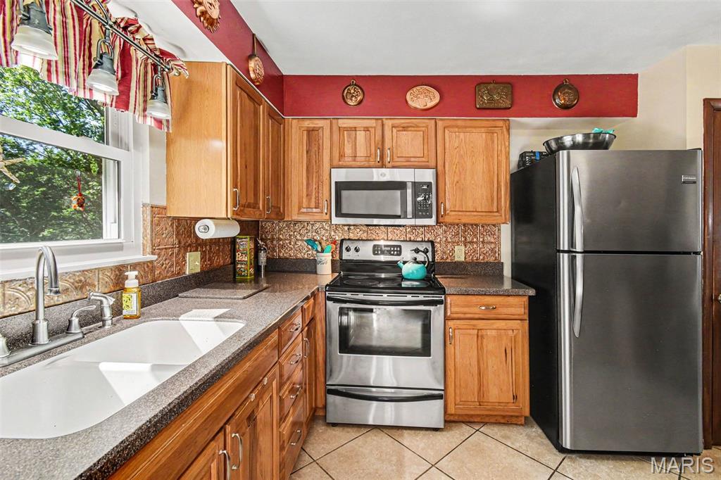 2371 Crestview Drive High Ridge, MO 63049 - Photo 12 of 29