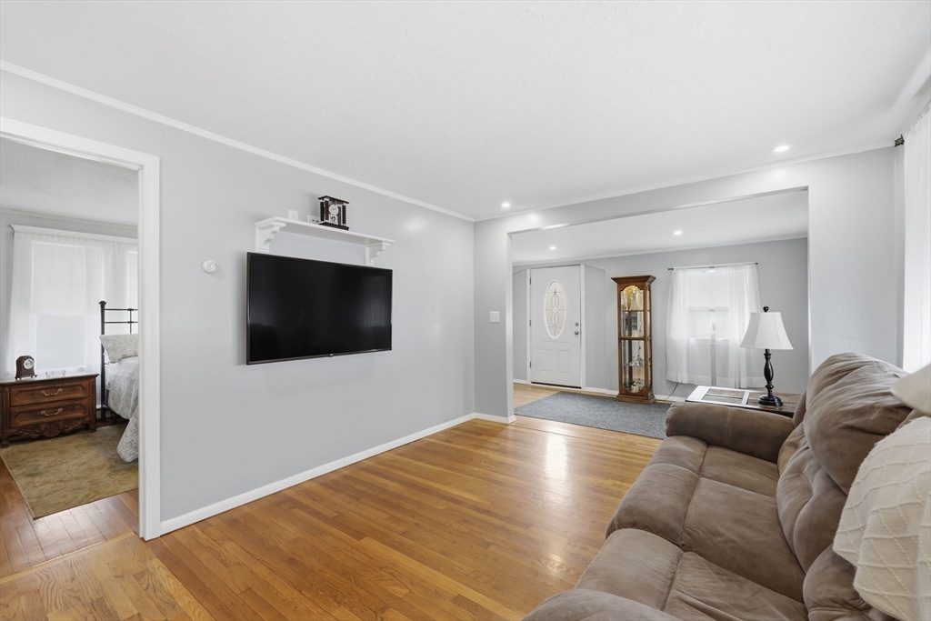 28 Rosina Road Weymouth, MA 02189 - Photo 13 of 41